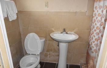 Travelers Motor Inn Redford Екстериор снимка